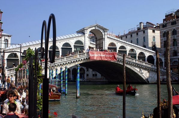 800px-Venezia_Rialto_0620112.JPG